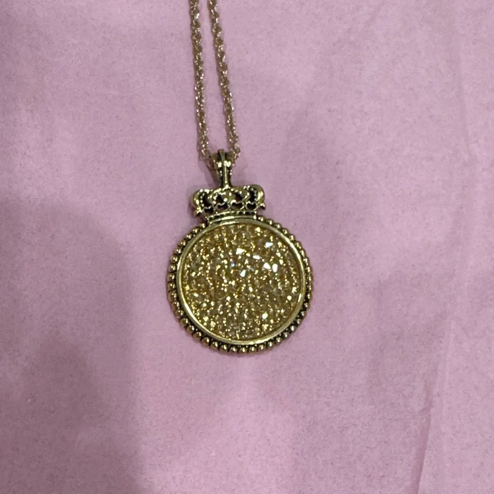 Elegant Gold Reversible Pendant Necklace - Picture 4 of 4